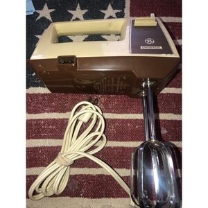 Vtg GE General Electric Hand Mixer 3 Speed  w/ 2 Beaters Stir Mix Whip Tan Brown